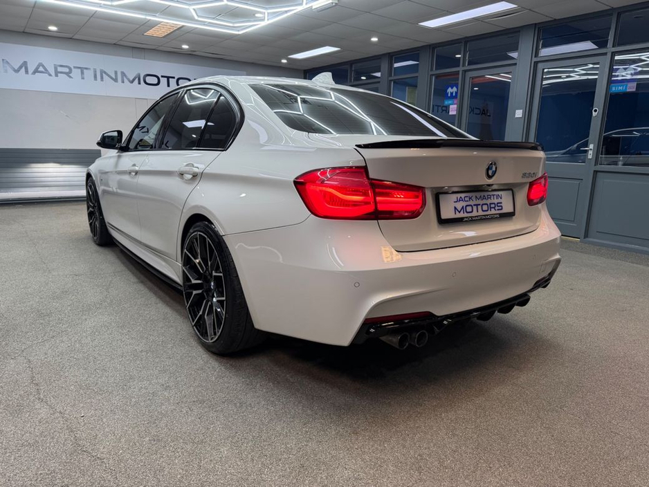 2017 BMW 3 Series - image 17