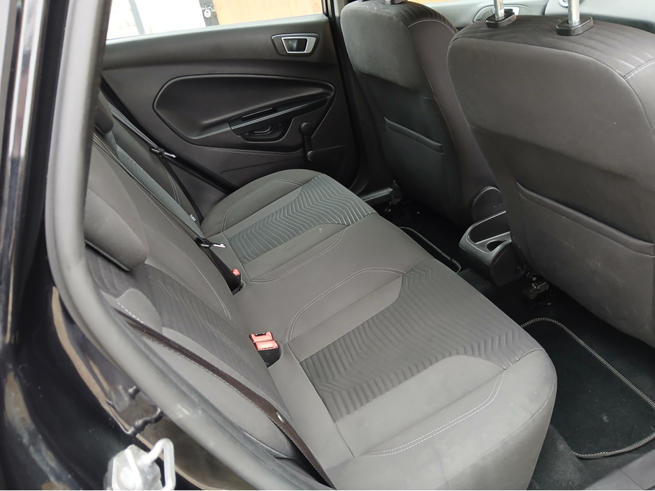 2014 Ford Fiesta - image 4
