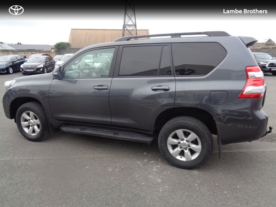 2018 Toyota Landcruiser - image 6