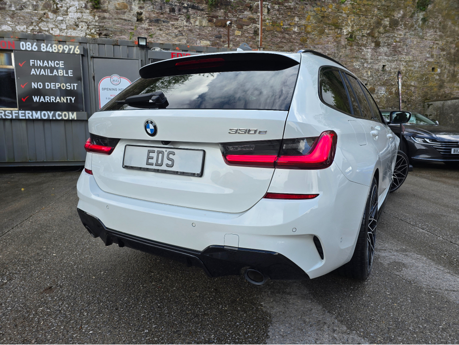 2021 BMW 3 Series - image 8