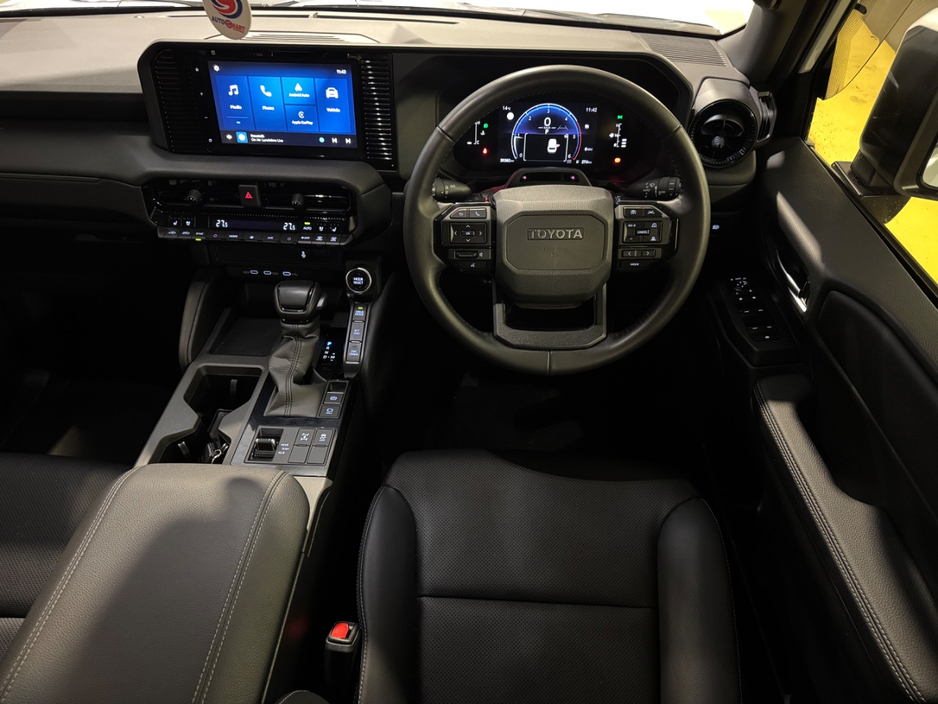 2025 Toyota Landcruiser - image 7