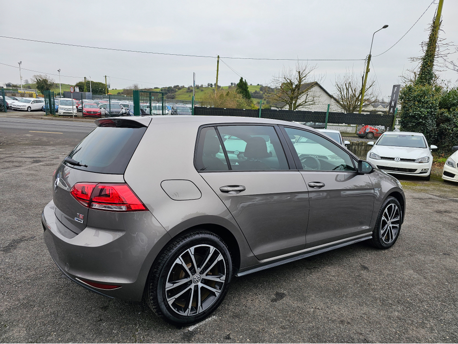 2014 Volkswagen Golf - image 11