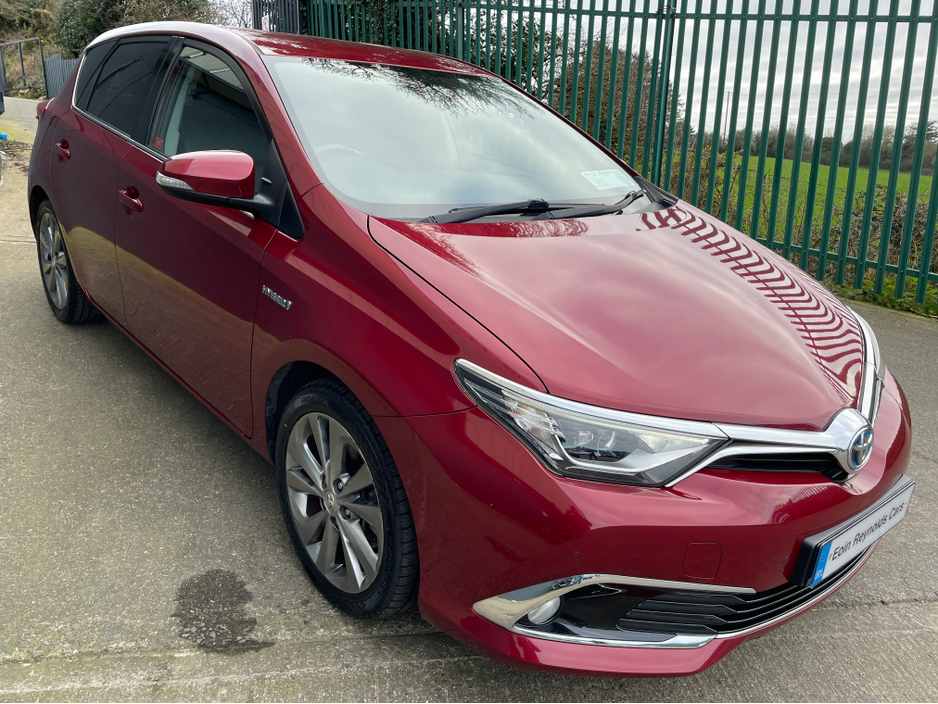 2018 Toyota Auris - image 2