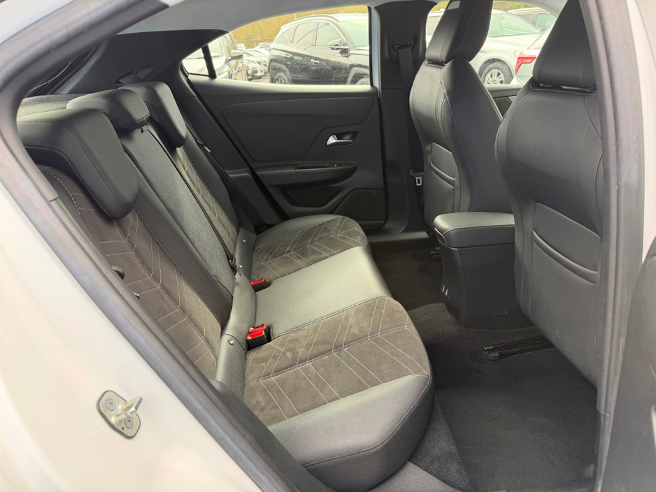 2023 Opel Mokka - image 9