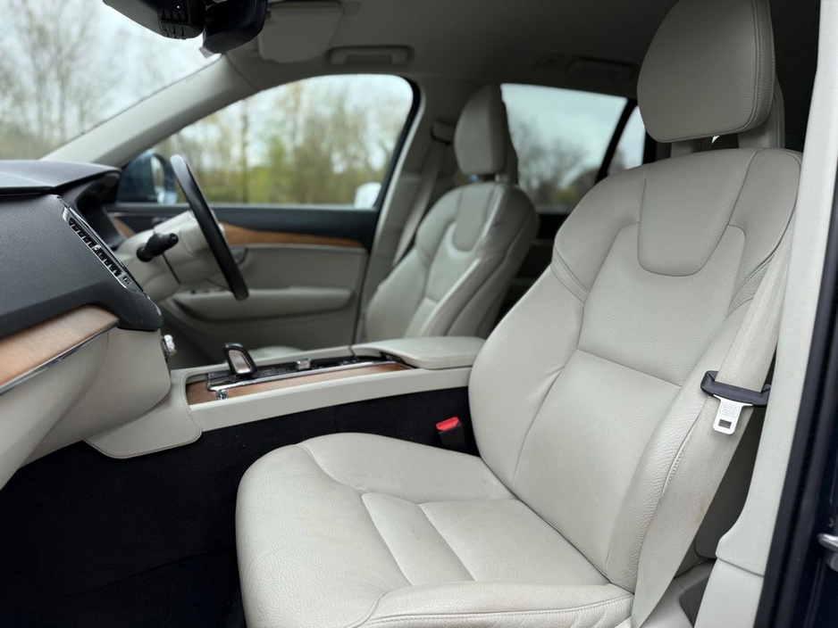 2021 Volvo XC90 - image 6