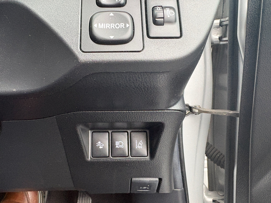 2018 Toyota Yaris - image 17