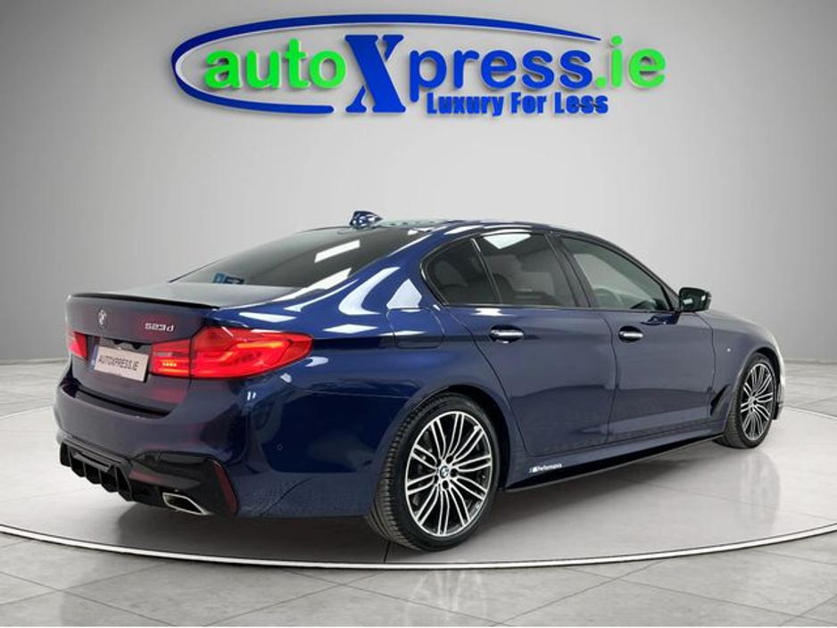 2018 BMW 5 Series - image 7