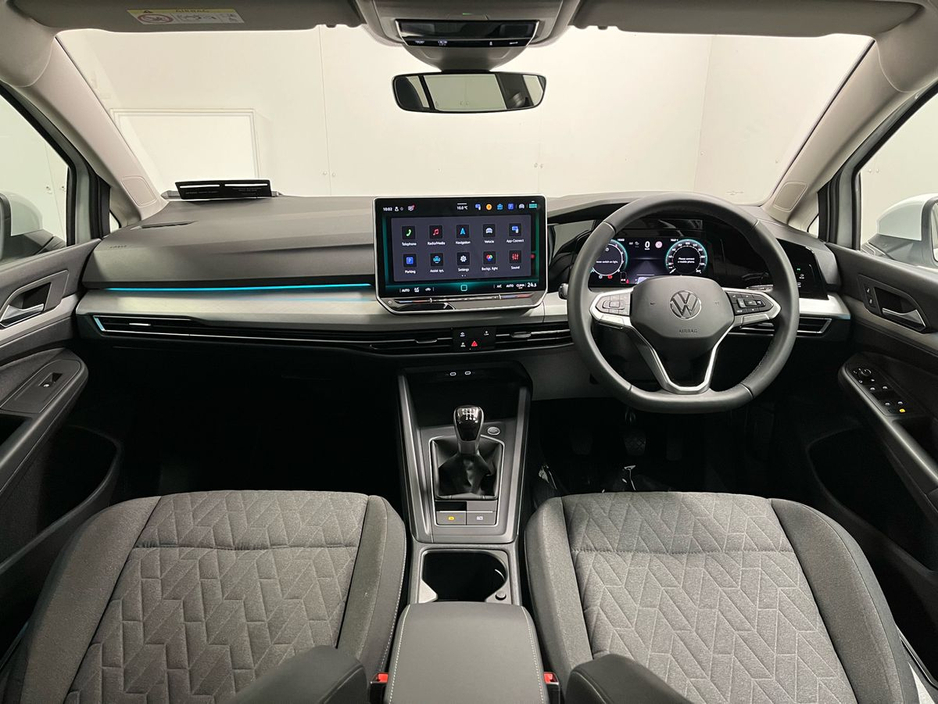 2025 Volkswagen Golf - image 2