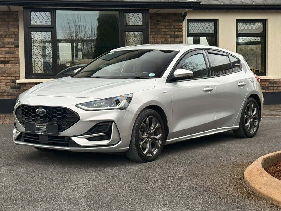 2022 Ford Focus - image 3
