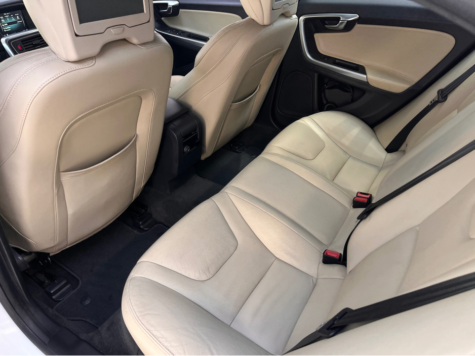 2016 Volvo S60 - image 28