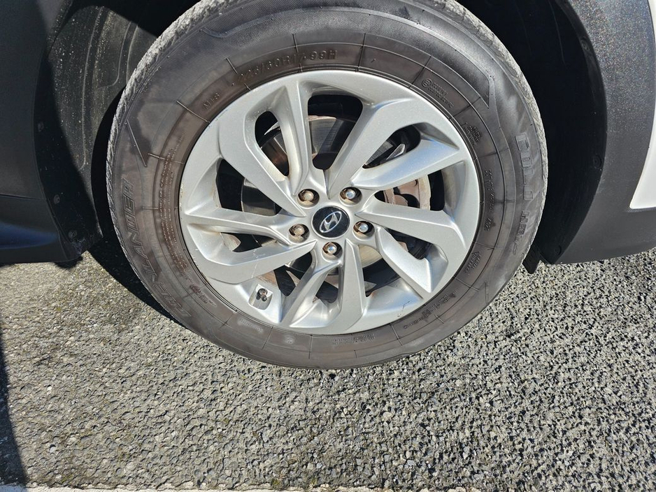 2016 Hyundai Tucson - image 30