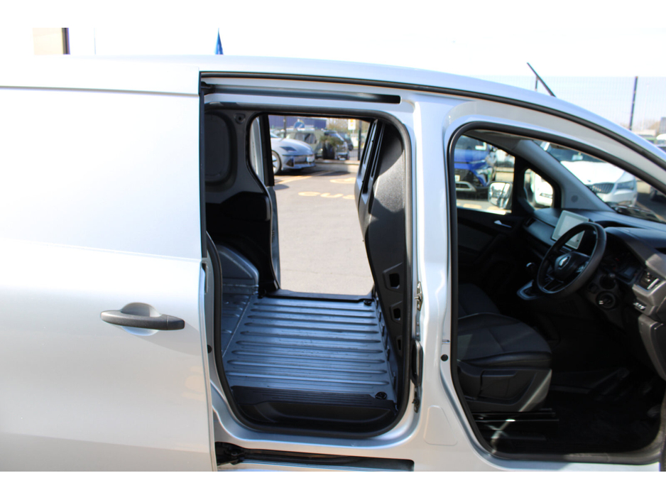 2023 Renault Kangoo - image 15