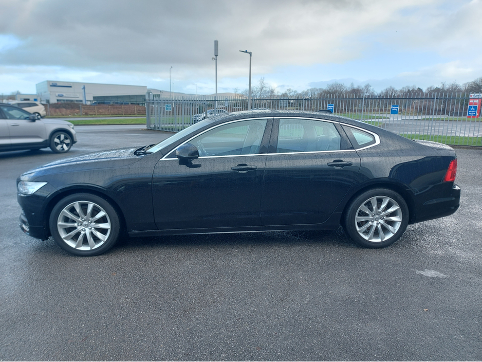 2021 Volvo S90 D4 MOMENTUM AT 4DR AUTO €34,950