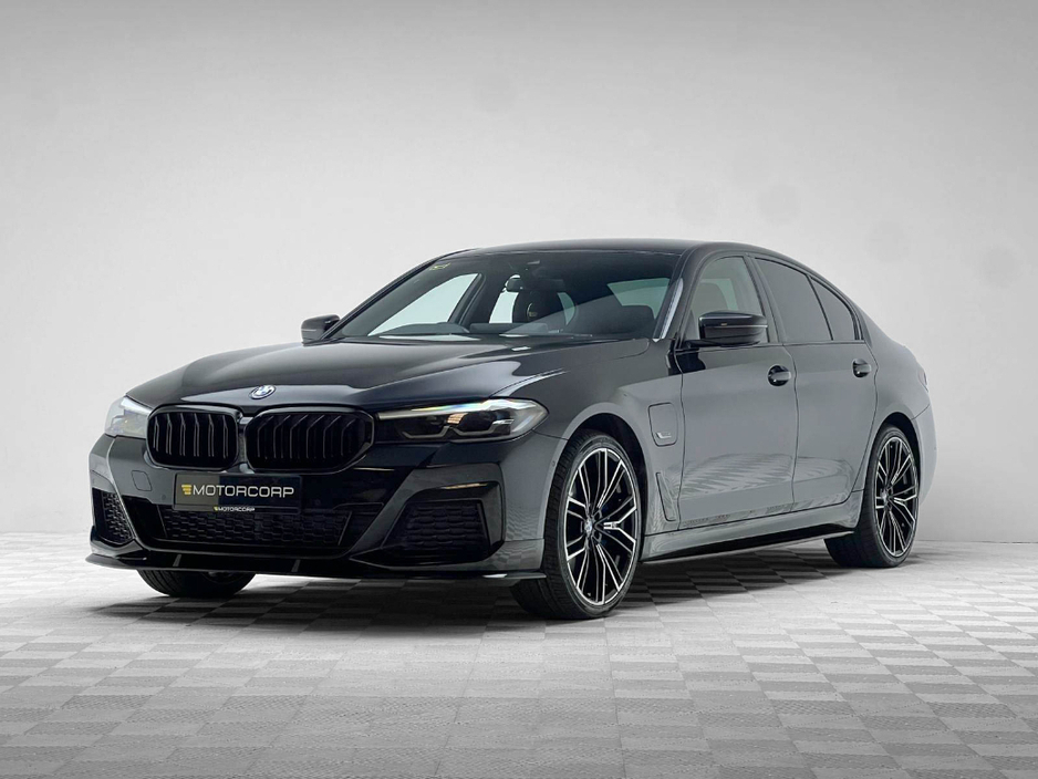 2023 BMW 5 Series - image 3