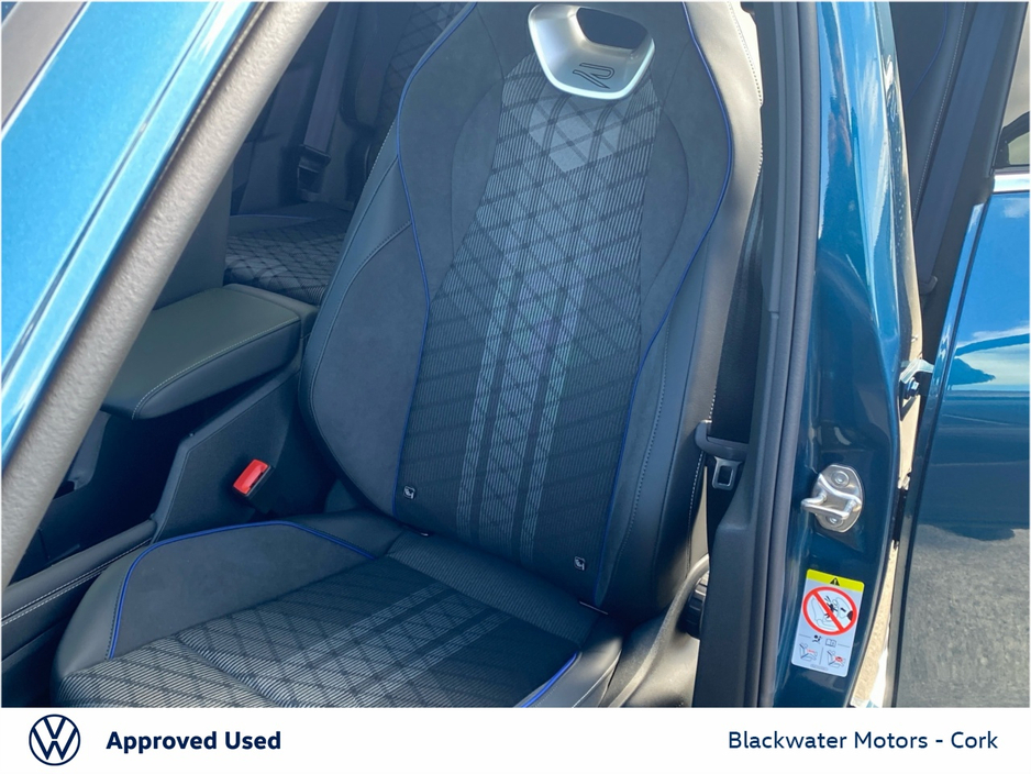 2025 Volkswagen Tiguan - image 25