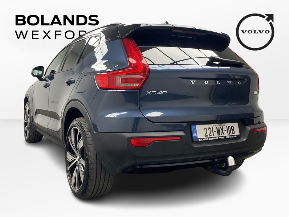 2022 Volvo XC40 - image 3
