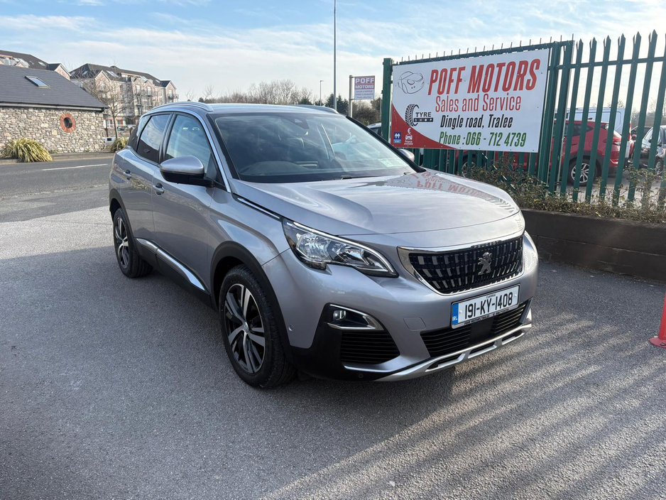 2019 Peugeot 3008 - image 2