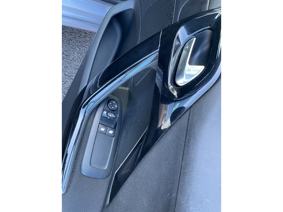 2019 Peugeot 208 - image 12