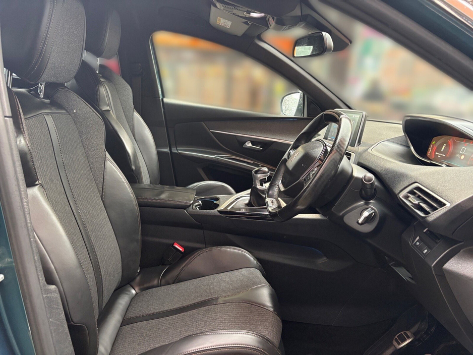 2018 Peugeot 5008 - image 9