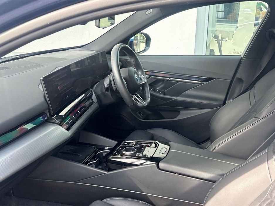2024 BMW 5 Series - image 6