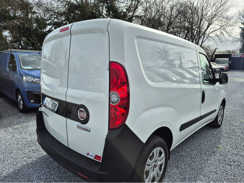2021 Fiat Doblo - image 6