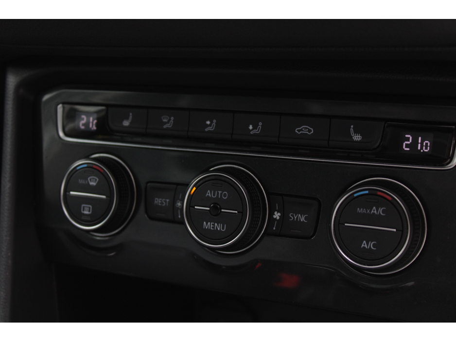 2017 Volkswagen Tiguan - image 13