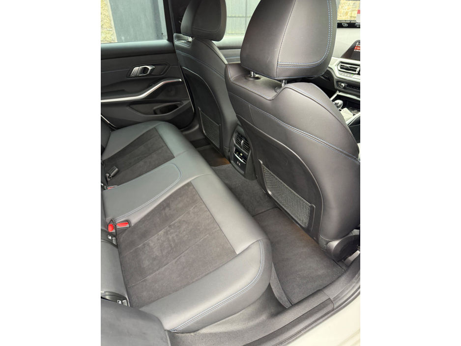 2020 BMW 3 Series - image 15