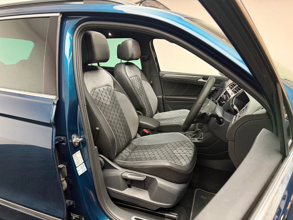 2021 Volkswagen Tiguan - image 11