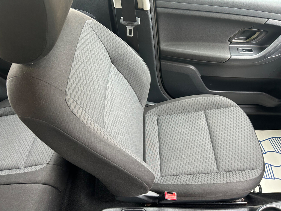 2011 Skoda Fabia - image 13