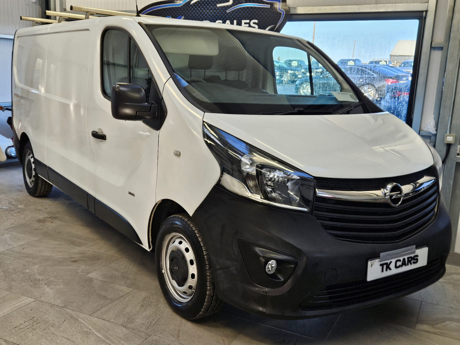 2016 Opel Vivaro  €8,950