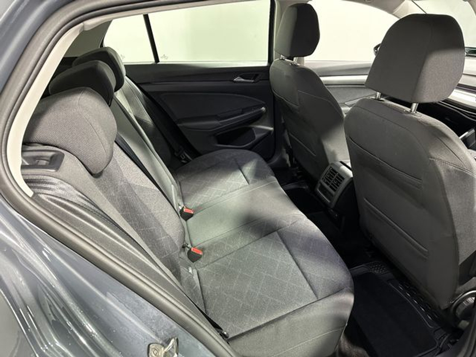 2023 Volkswagen Golf - image 9