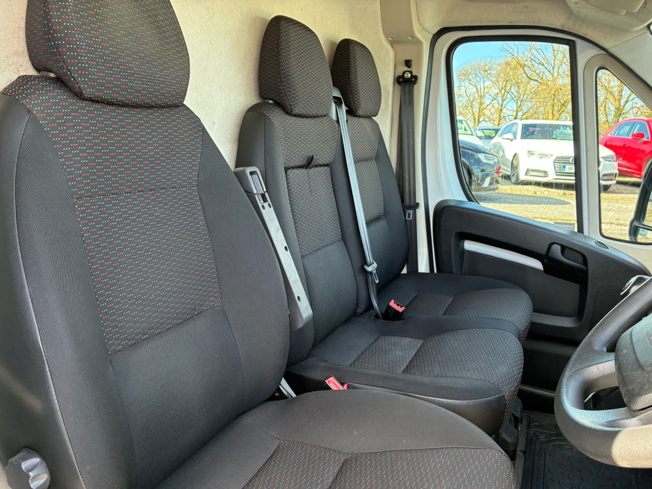 2021 Citroen Relay - image 5