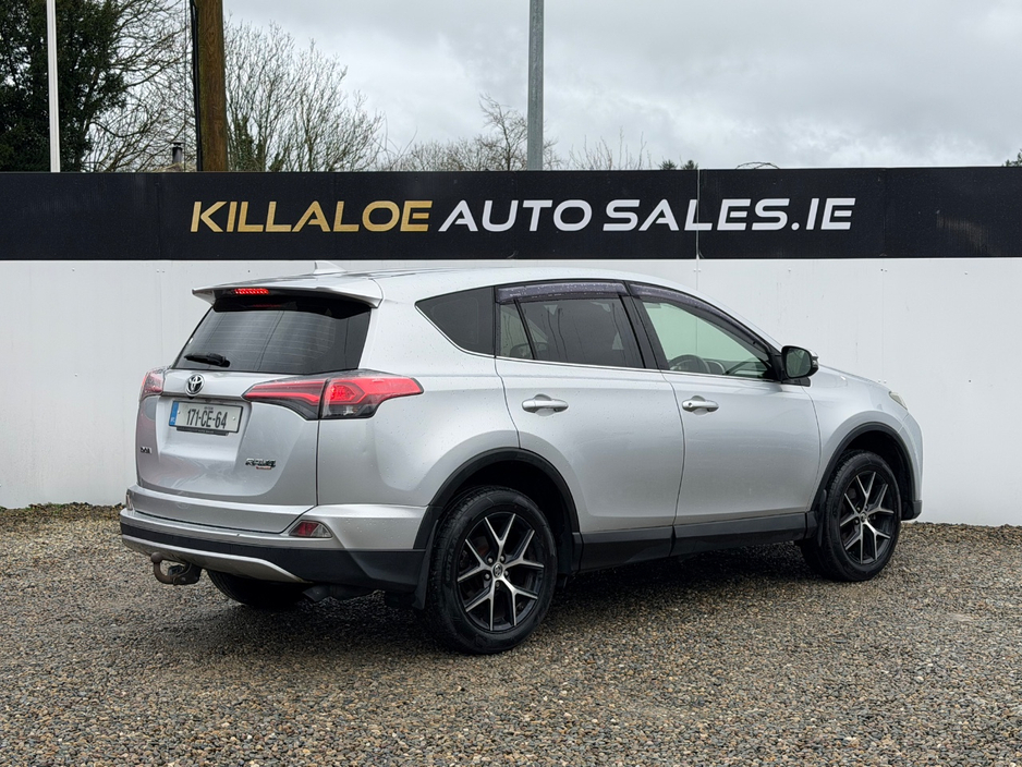 2017 Toyota Rav4 - image 4