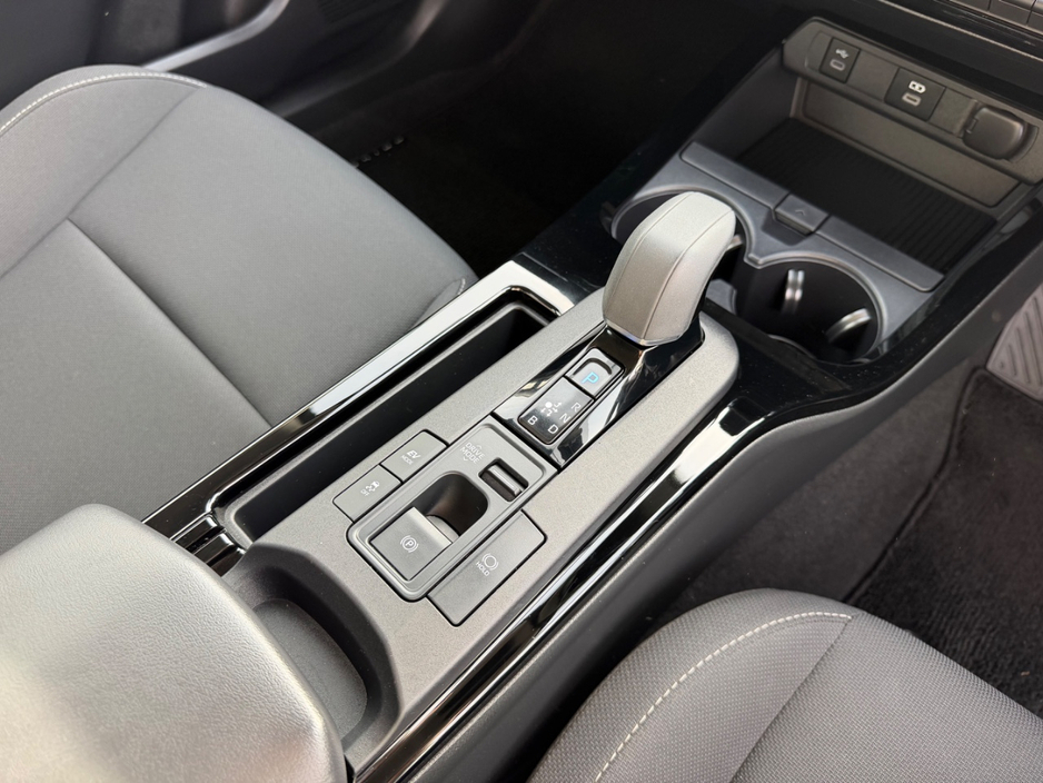 2023 Toyota Prius - image 20