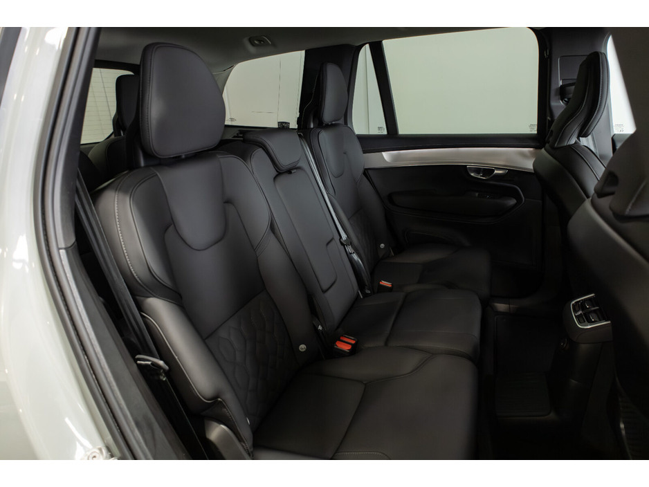 2025 Volvo XC90 - image 11