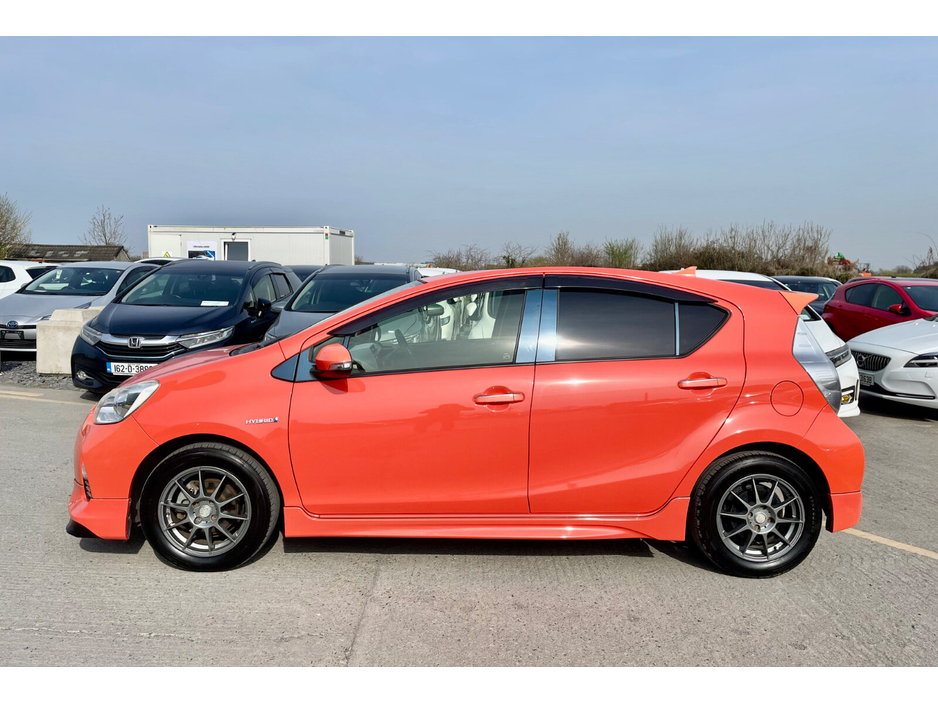 2014 Toyota Aqua - image 6