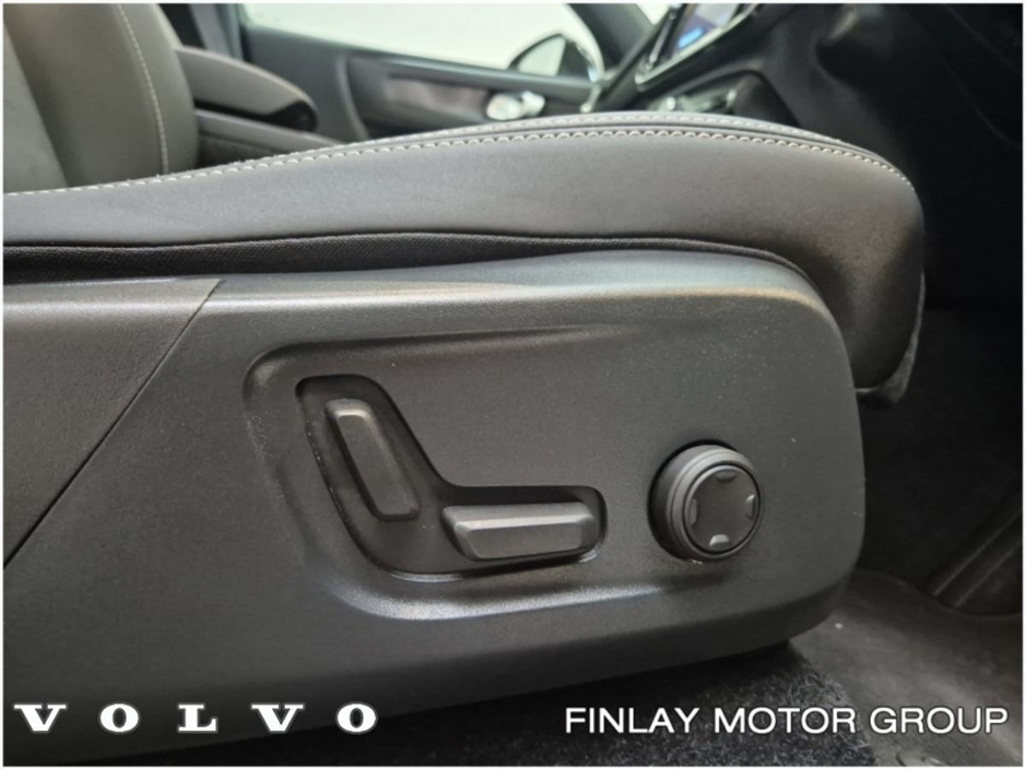 2022 Volvo XC40 - image 19