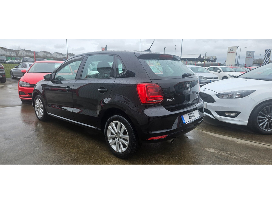 2016 Volkswagen Polo - image 12