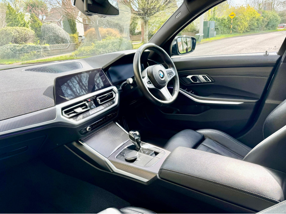 2020 BMW 3 Series - image 18