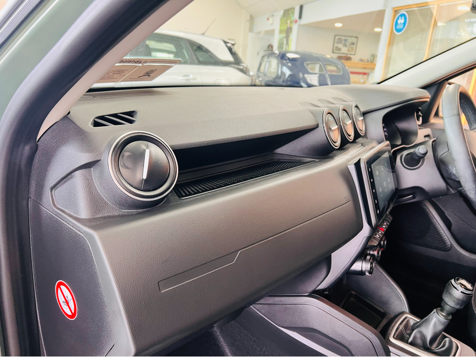 2023 Dacia Duster - image 14
