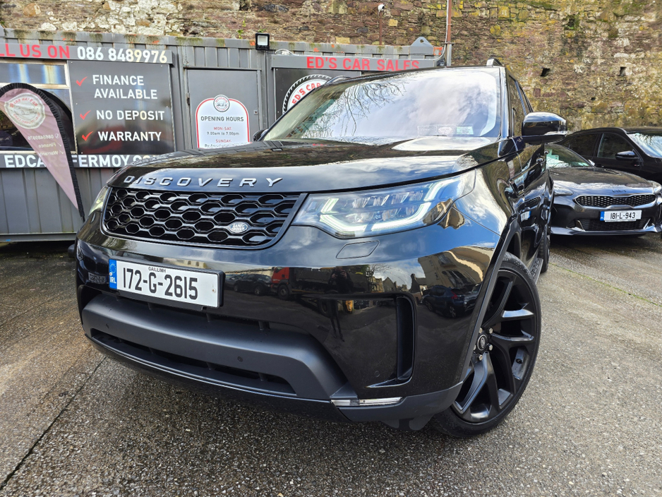 2017 Land Rover Discovery - image 4