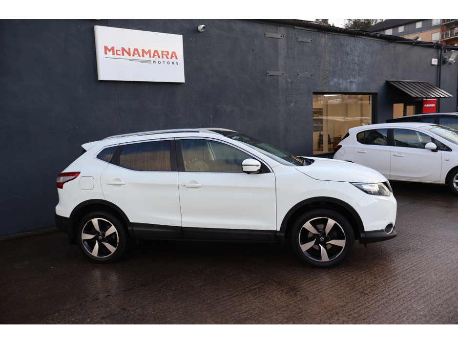 2017 Nissan Qashqai SV PREMIUM  Low Mileage Huge Spec €15,495