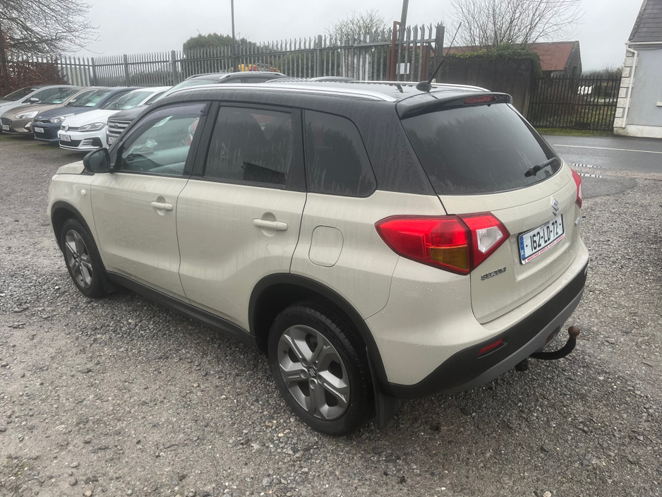 2016 Suzuki Vitara - image 3