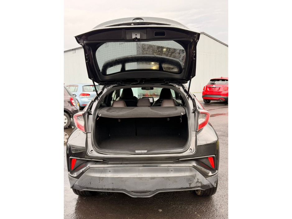 2017 Toyota C-HR  €19,000