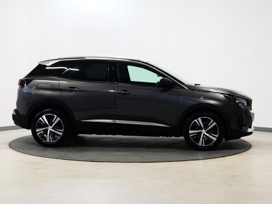 2023 Peugeot 3008 - image 2