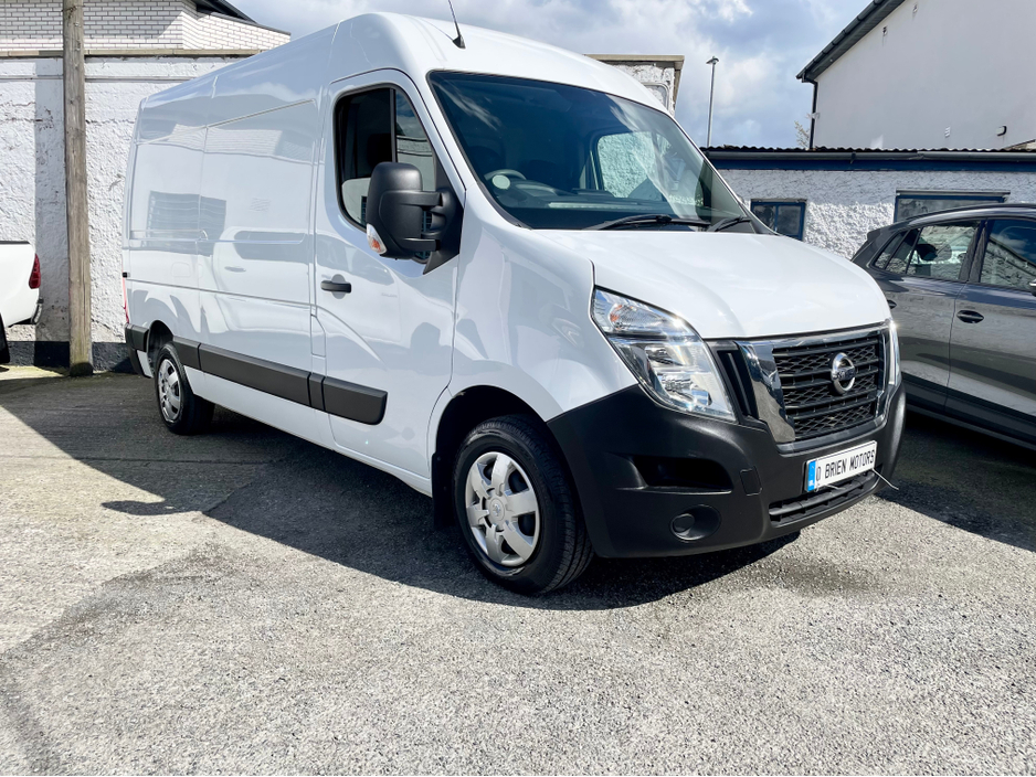 2023 Nissan Interstar - image 2