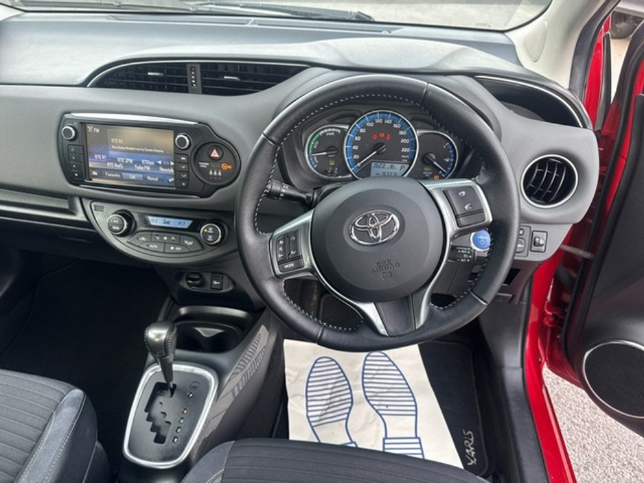 2016 Toyota Yaris - image 8