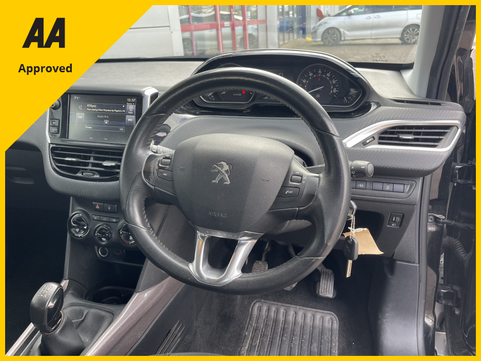 2015 Peugeot 2008 - image 2