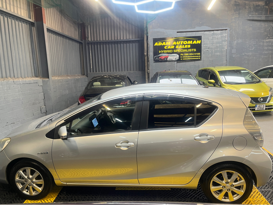 2014 Toyota Aqua - image 9