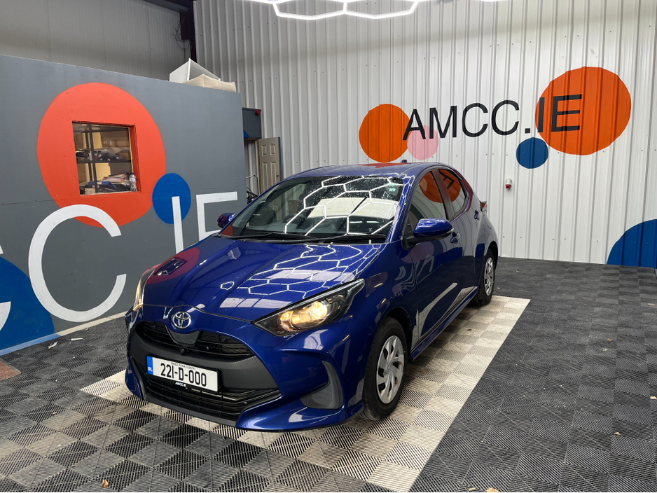 2022 Toyota Yaris - image 5